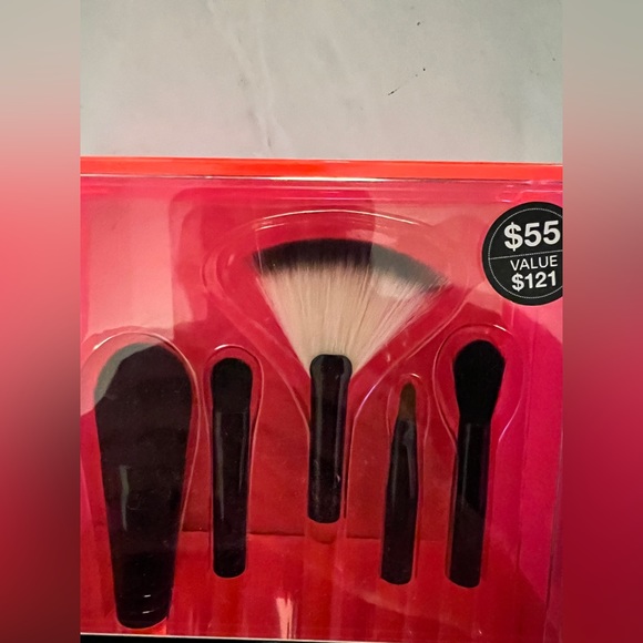 Brand new Smashbox makeup brush set - Picture 2 of 3